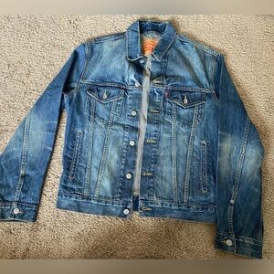 Levis Jean Jacket 🧥 Size Medium Color Blue